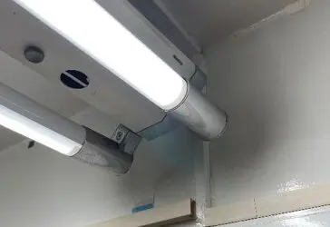 電気配線・ケーブルカバー内の施工写真